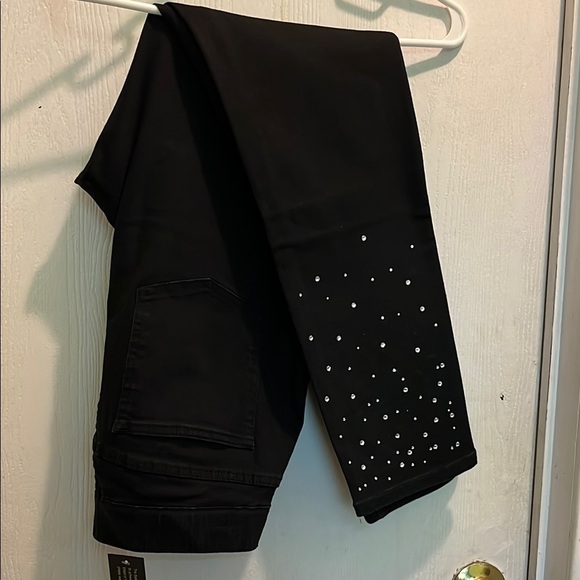 Isaac Mizrahi Denim - Issac mizrahi size 6 Women's black studded Jeans